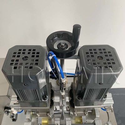 80W نصف أوتوماتيكي رش زجاجة غطاء آلة 220V / 50Hz الجهد